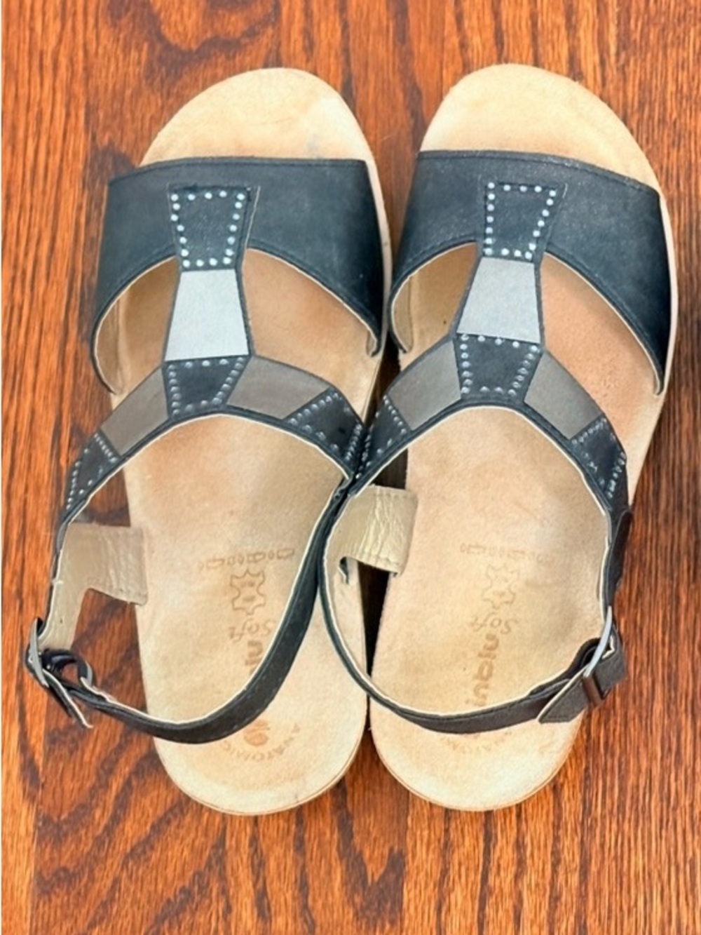 Inblu-Comfortable Metallic Gray/Black Leather T-Strap Women's Sandals (Size 37)
